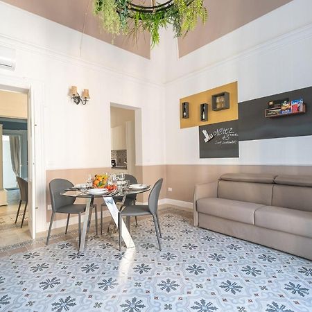 Nitti43 Luxury Apartment Taranto Exteriör bild