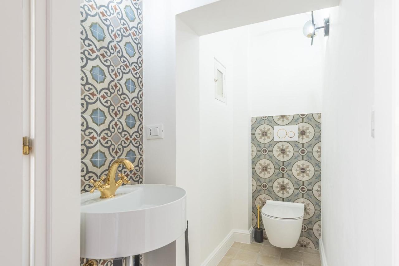 Nitti43 Luxury Apartment Taranto Exteriör bild