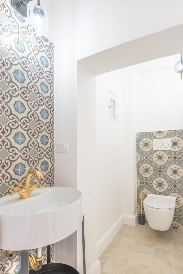 Nitti43 Luxury Apartment Taranto Exteriör bild