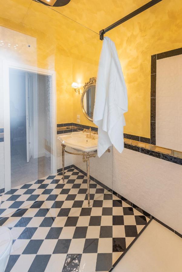 Nitti43 Luxury Apartment Taranto Exteriör bild