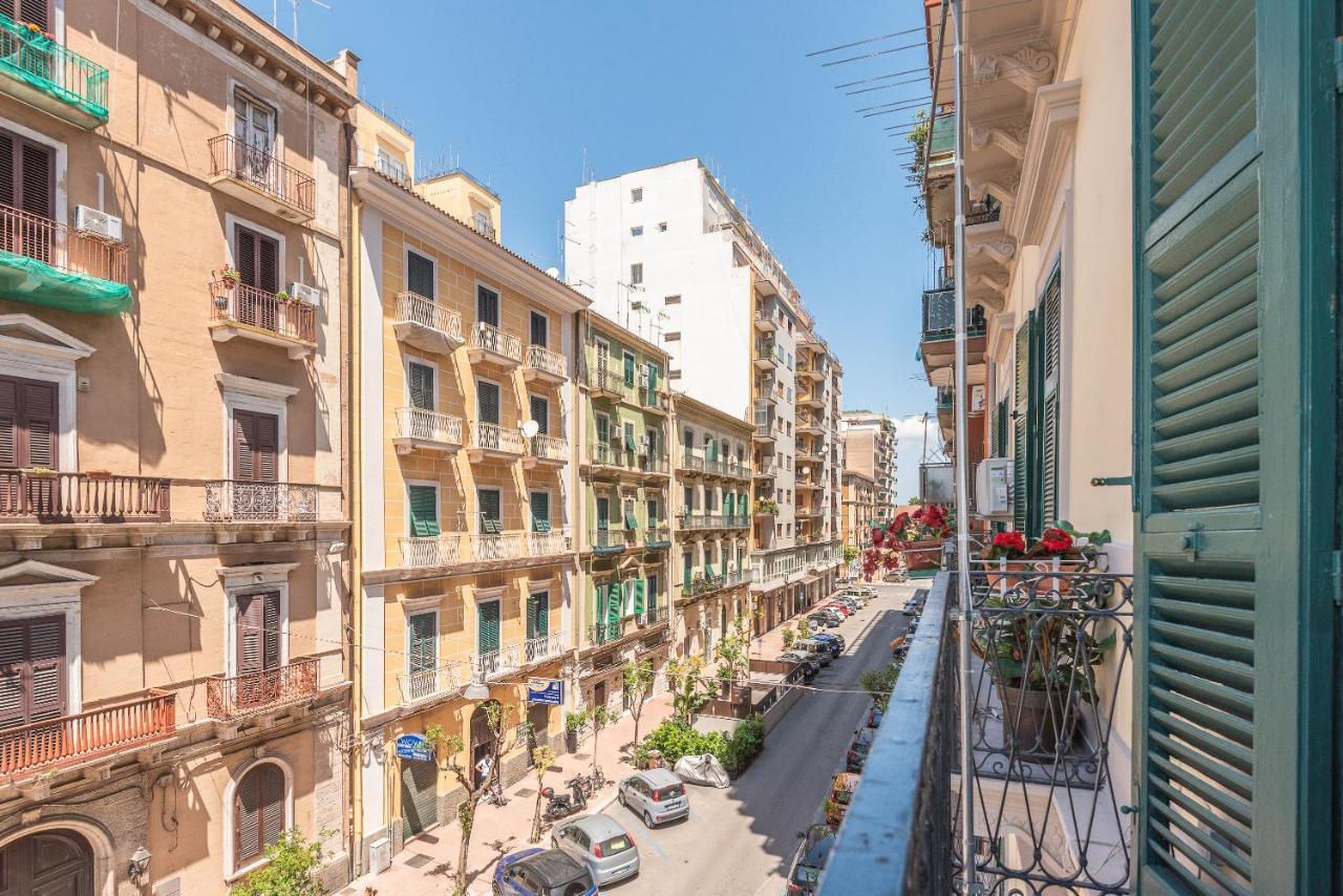 Nitti43 Luxury Apartment Taranto Exteriör bild